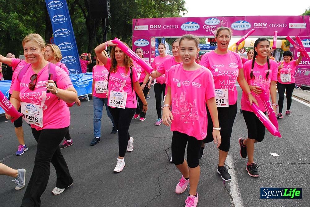Carrera de la Mujer Sevilla meta 13 (arco derecho) desde 1h 30 hasta 1h 38