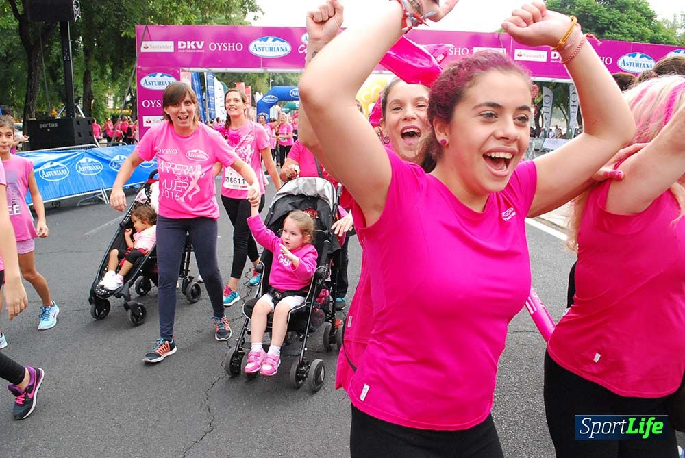 Carrera de la Mujer Sevilla meta 13 (arco derecho) desde 1h 30 hasta 1h 38