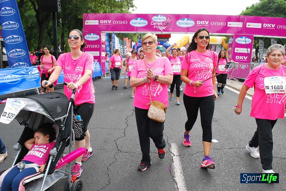 Carrera de la Mujer Sevilla meta 13 (arco derecho) desde 1h 30 hasta 1h 38