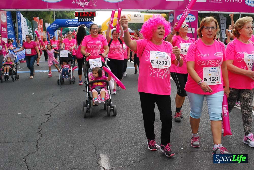 Carrera de la Mujer Sevilla meta 13 (arco derecho) desde 1h 30 hasta 1h 38