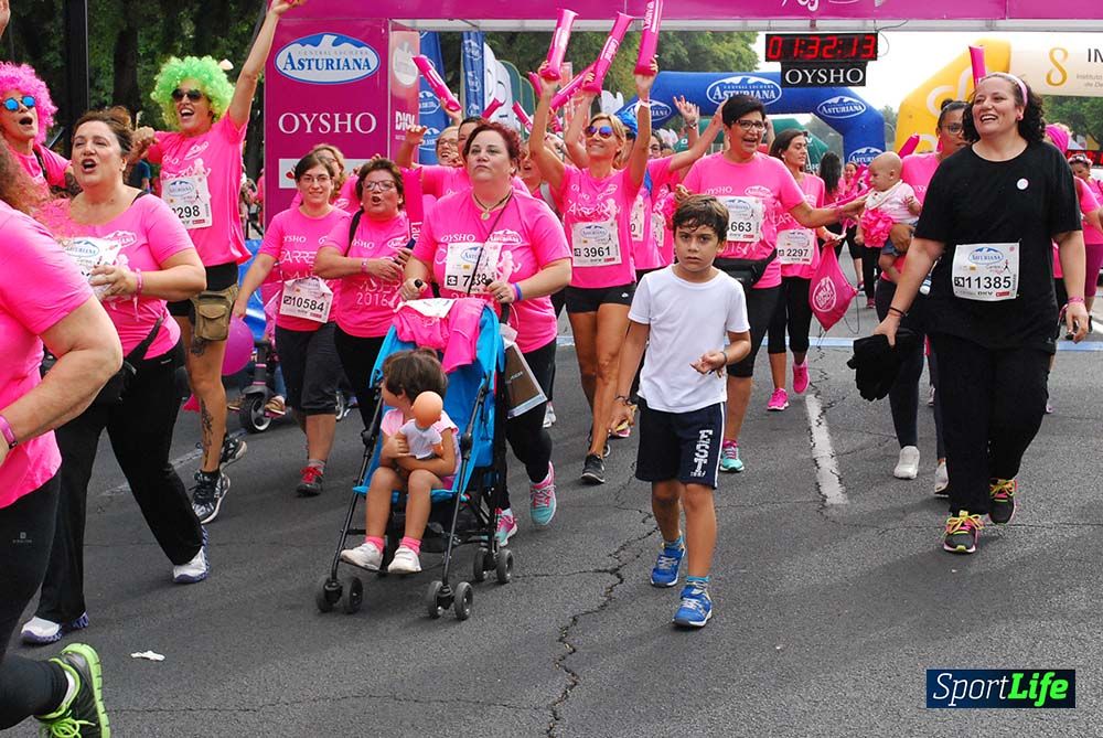 Carrera de la Mujer Sevilla meta 13 (arco derecho) desde 1h 30 hasta 1h 38
