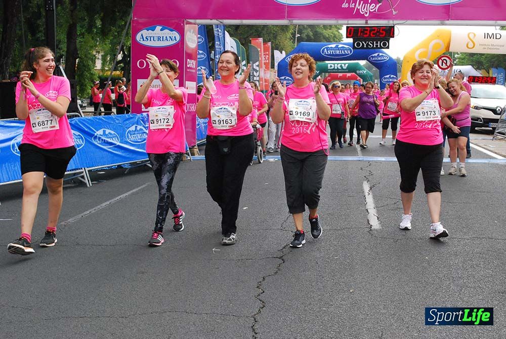Carrera de la Mujer Sevilla meta 13 (arco derecho) desde 1h 30 hasta 1h 38
