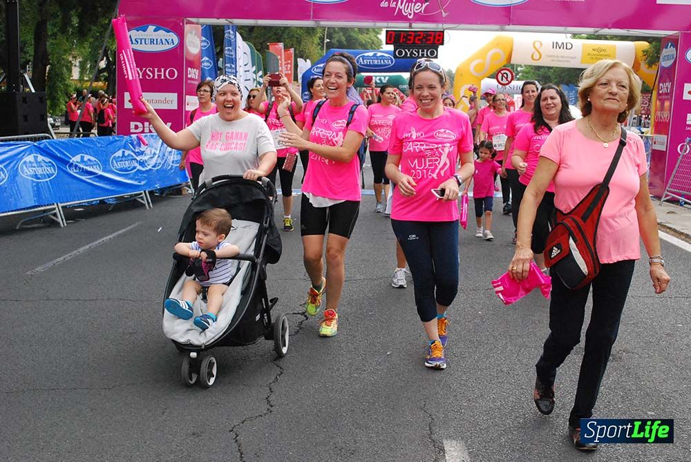 Carrera de la Mujer Sevilla meta 13 (arco derecho) desde 1h 30 hasta 1h 38