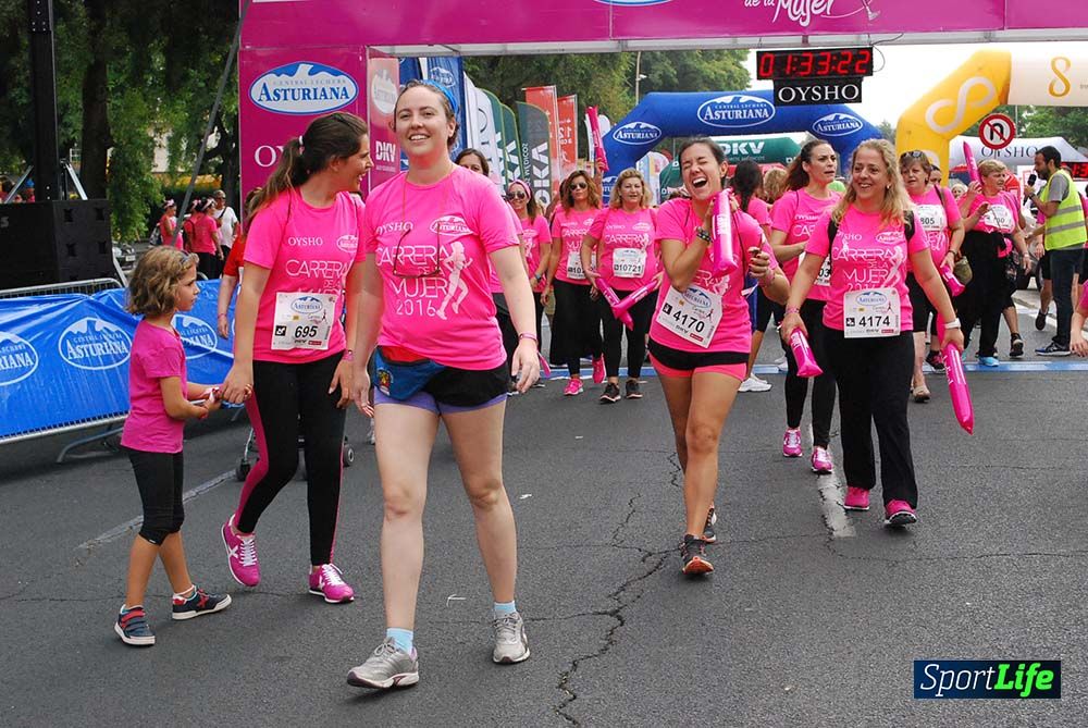 Carrera de la Mujer Sevilla meta 13 (arco derecho) desde 1h 30 hasta 1h 38
