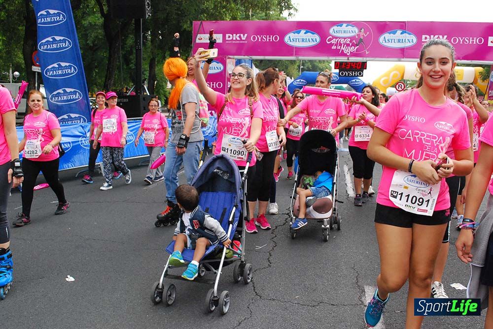 Carrera de la Mujer Sevilla meta 13 (arco derecho) desde 1h 30 hasta 1h 38