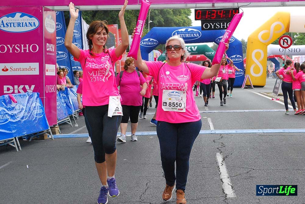 Carrera de la Mujer Sevilla meta 13 (arco derecho) desde 1h 30 hasta 1h 38