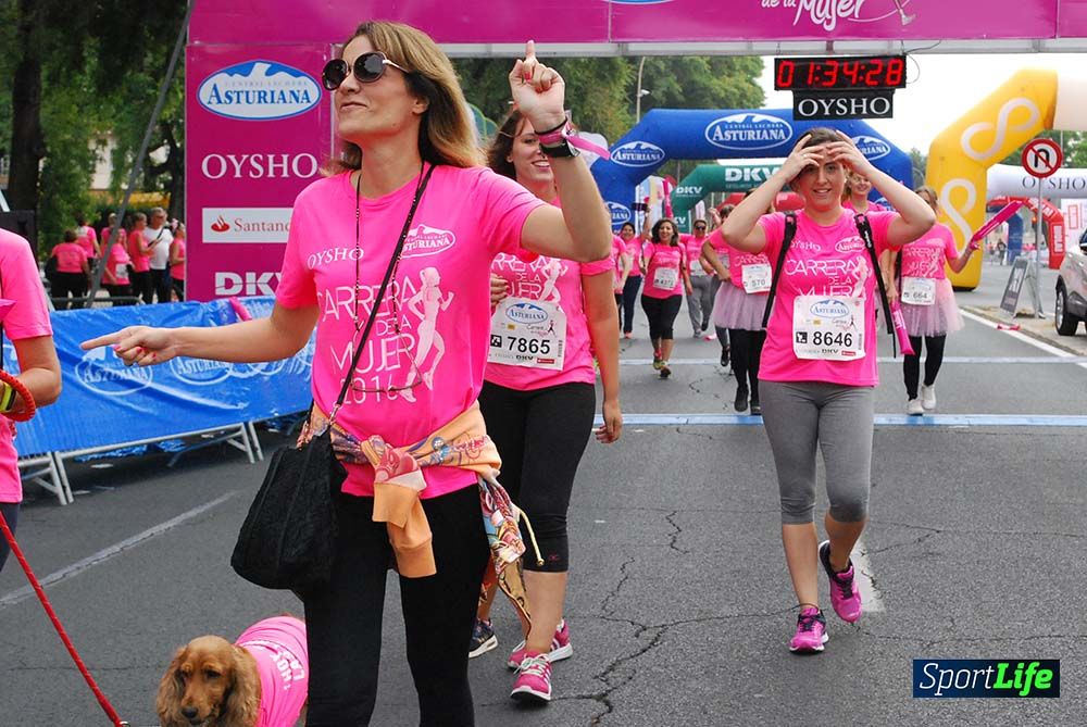 Carrera de la Mujer Sevilla meta 13 (arco derecho) desde 1h 30 hasta 1h 38