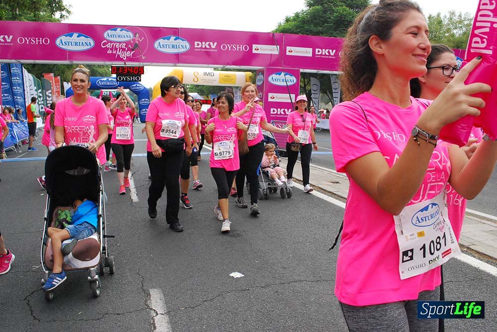 Carrera de la Mujer Sevilla meta 13 (arco derecho) desde 1h 30 hasta 1h 38