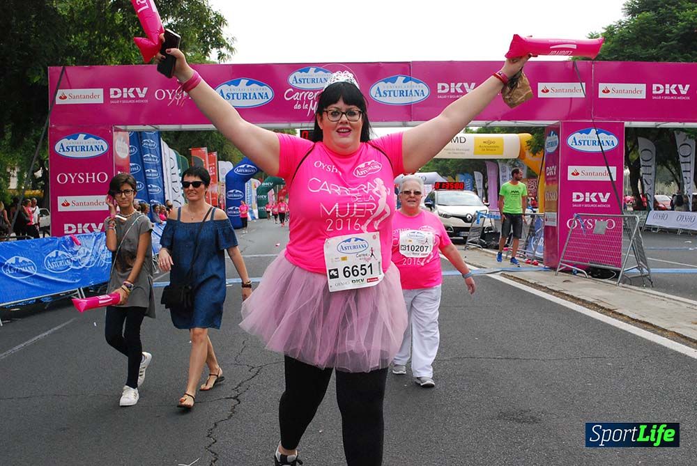 Carrera de la Mujer Sevilla meta 13 (arco derecho) desde 1h 30 hasta 1h 38