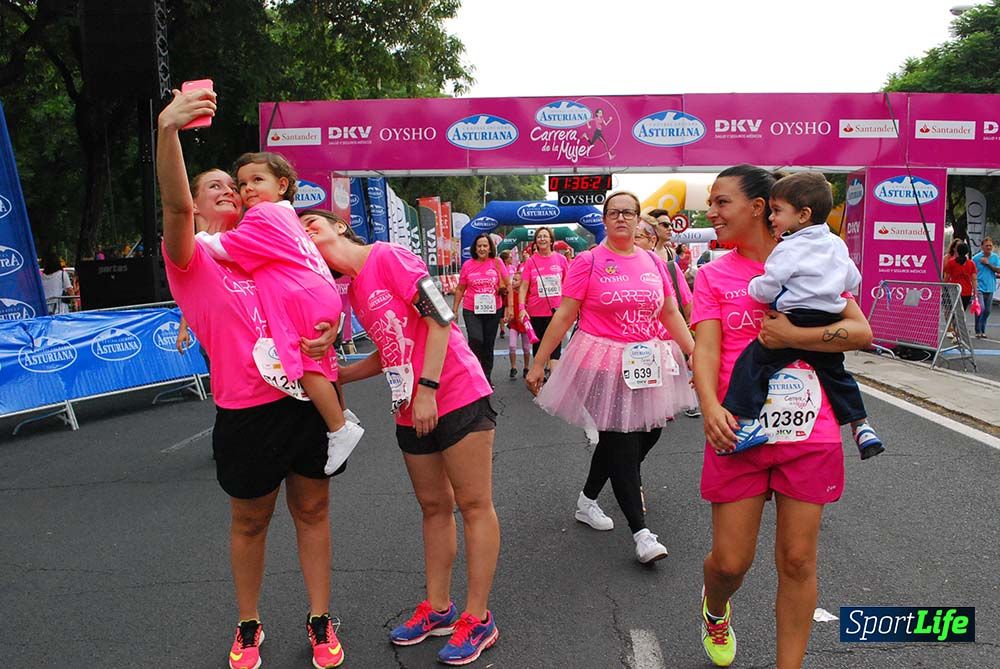 Carrera de la Mujer Sevilla meta 13 (arco derecho) desde 1h 30 hasta 1h 38