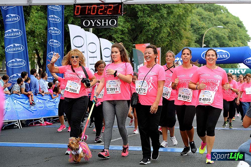 Carrera de la Mujer de Sevilla meta (arco izquierdo) desde 1h 01 hasta 1h 16