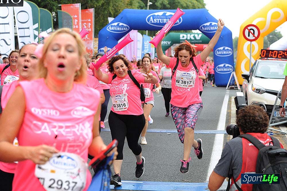 Carrera de la Mujer de Sevilla meta (arco izquierdo) desde 1h 01 hasta 1h 16