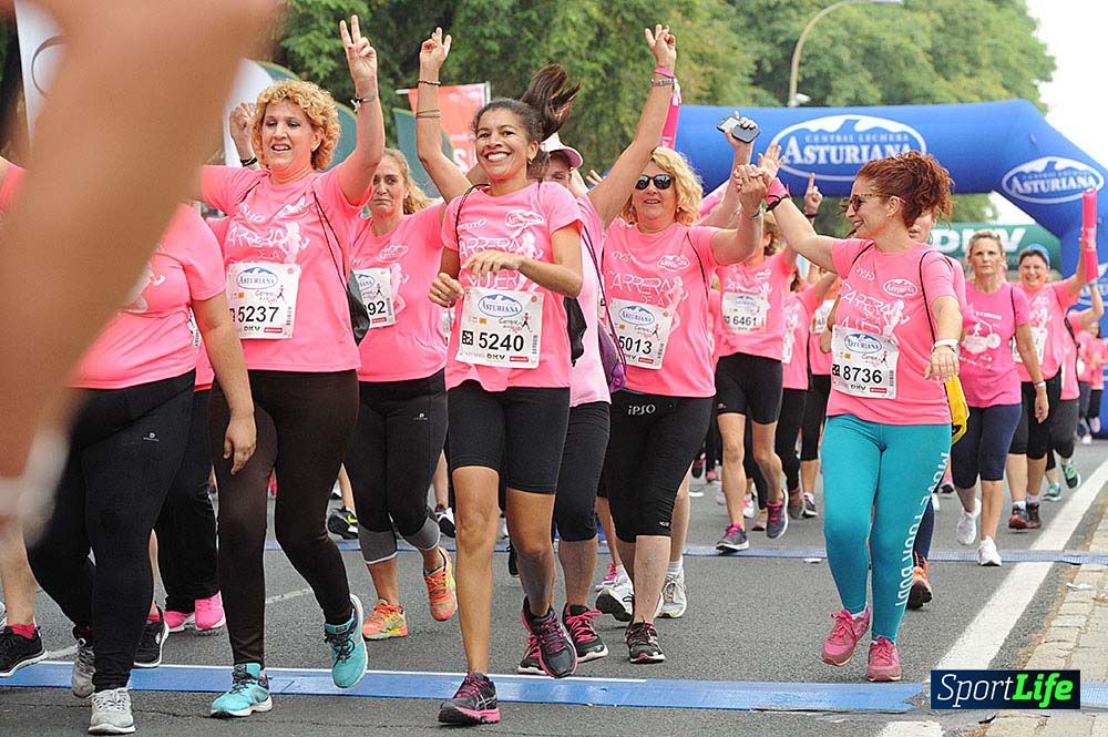 Carrera de la Mujer de Sevilla meta (arco izquierdo) desde 1h 01 hasta 1h 16