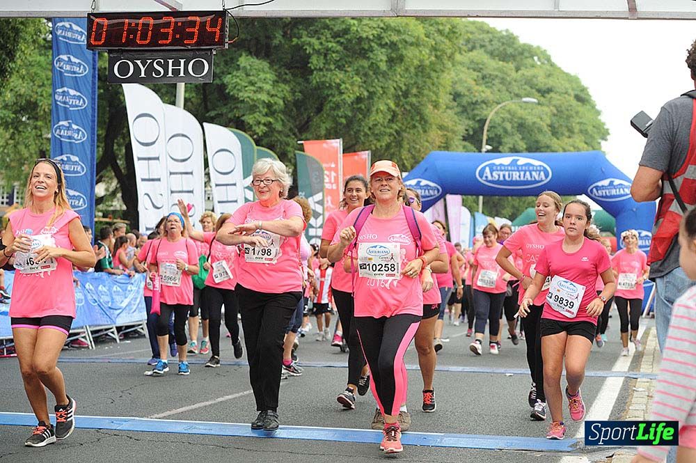 Carrera de la Mujer de Sevilla meta (arco izquierdo) desde 1h 01 hasta 1h 16