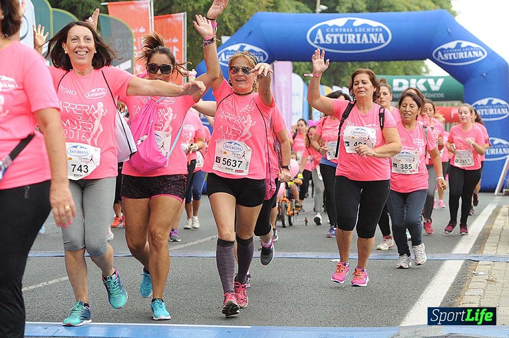 Carrera de la Mujer de Sevilla meta (arco izquierdo) desde 1h 01 hasta 1h 16