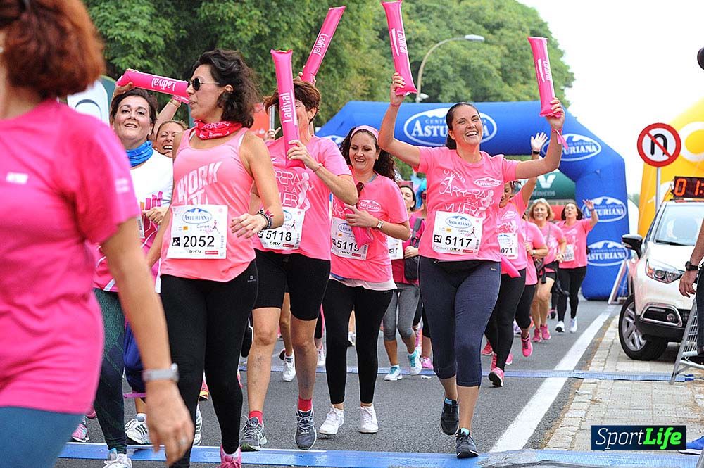Carrera de la Mujer de Sevilla meta (arco izquierdo) desde 1h 01 hasta 1h 16