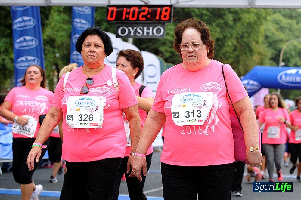 Carrera de la Mujer de Sevilla meta (arco izquierdo) desde 1h 01 hasta 1h 16