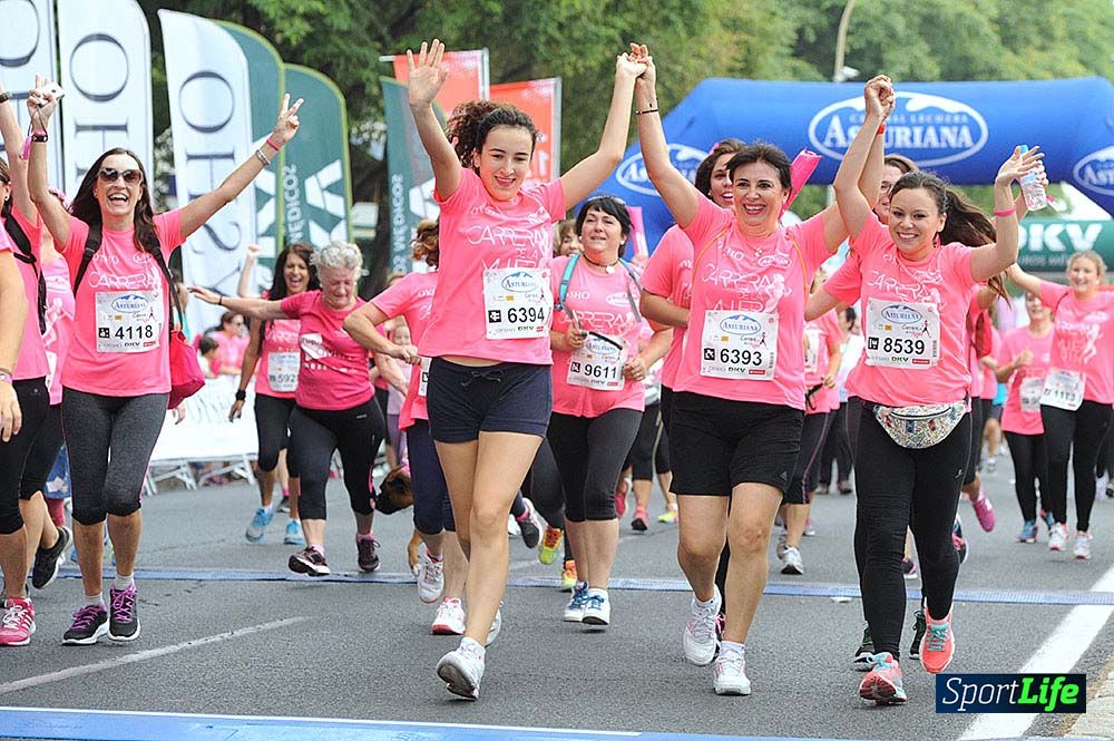 Carrera de la Mujer de Sevilla meta (arco izquierdo) desde 1h 01 hasta 1h 16