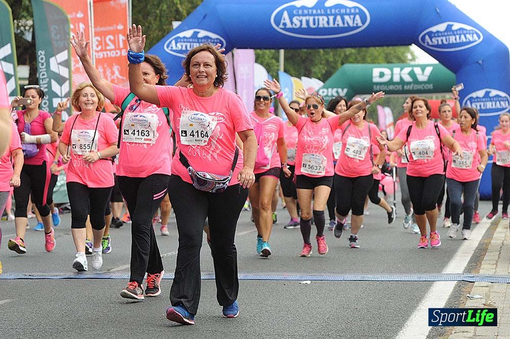 Carrera de la Mujer de Sevilla meta (arco izquierdo) desde 1h 01 hasta 1h 16