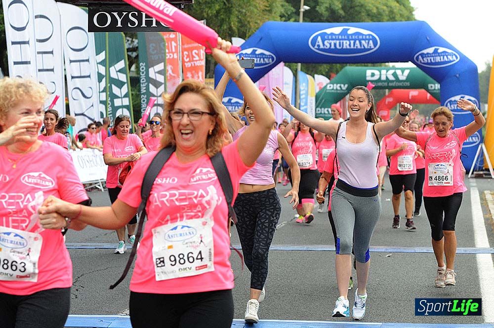 Carrera de la Mujer de Sevilla meta (arco izquierdo) desde 1h 01 hasta 1h 16
