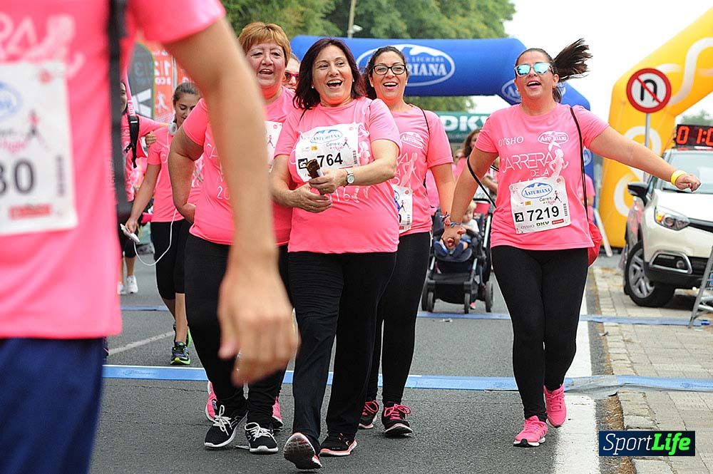Carrera de la Mujer de Sevilla meta (arco izquierdo) desde 1h 01 hasta 1h 16