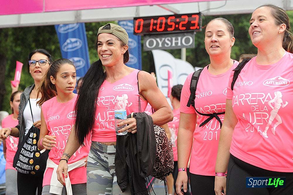 Carrera de la Mujer de Sevilla meta (arco izquierdo) desde 1h 01 hasta 1h 16