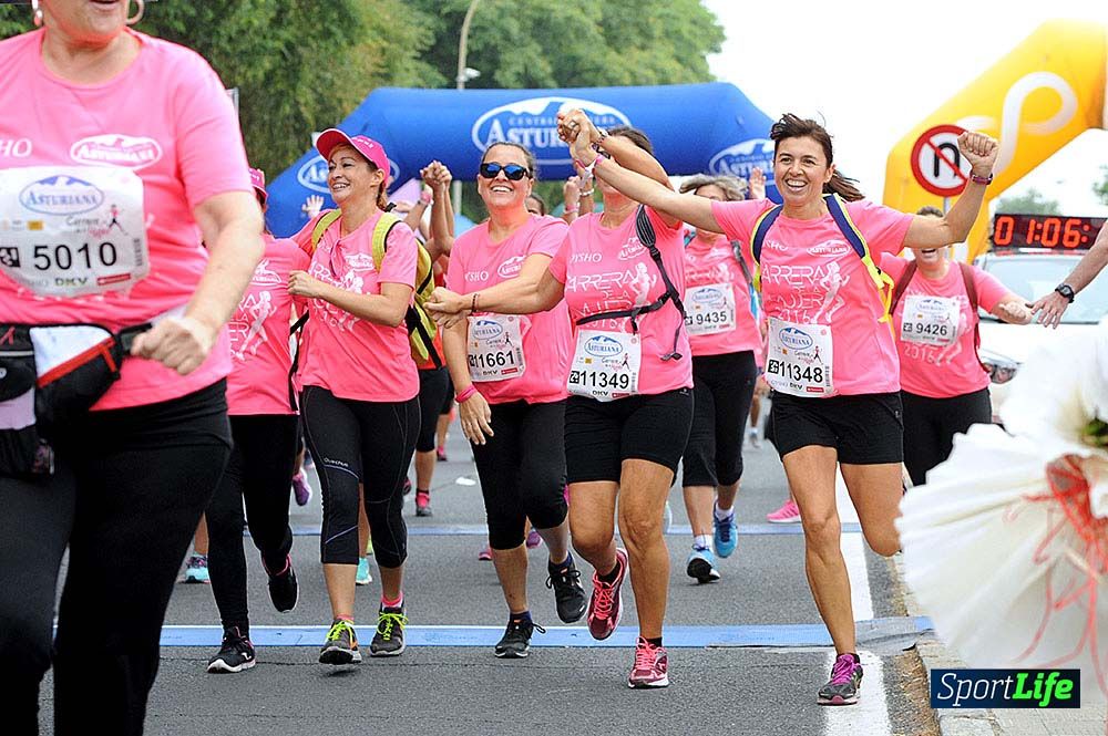 Carrera de la Mujer de Sevilla meta (arco izquierdo) desde 1h 01 hasta 1h 16