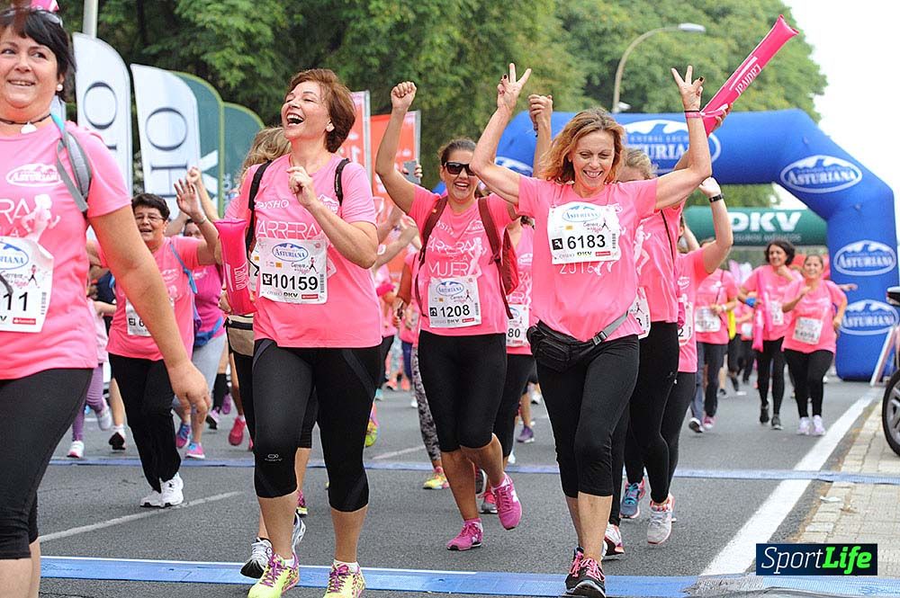 Carrera de la Mujer de Sevilla meta (arco izquierdo) desde 1h 01 hasta 1h 16