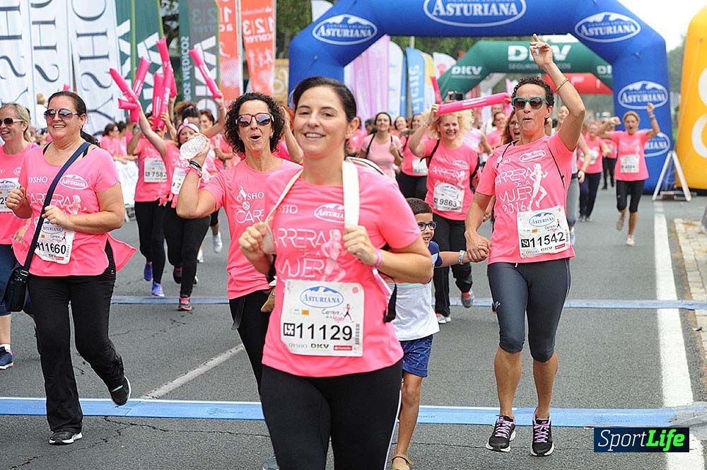 Carrera de la Mujer de Sevilla meta (arco izquierdo) desde 1h 01 hasta 1h 16