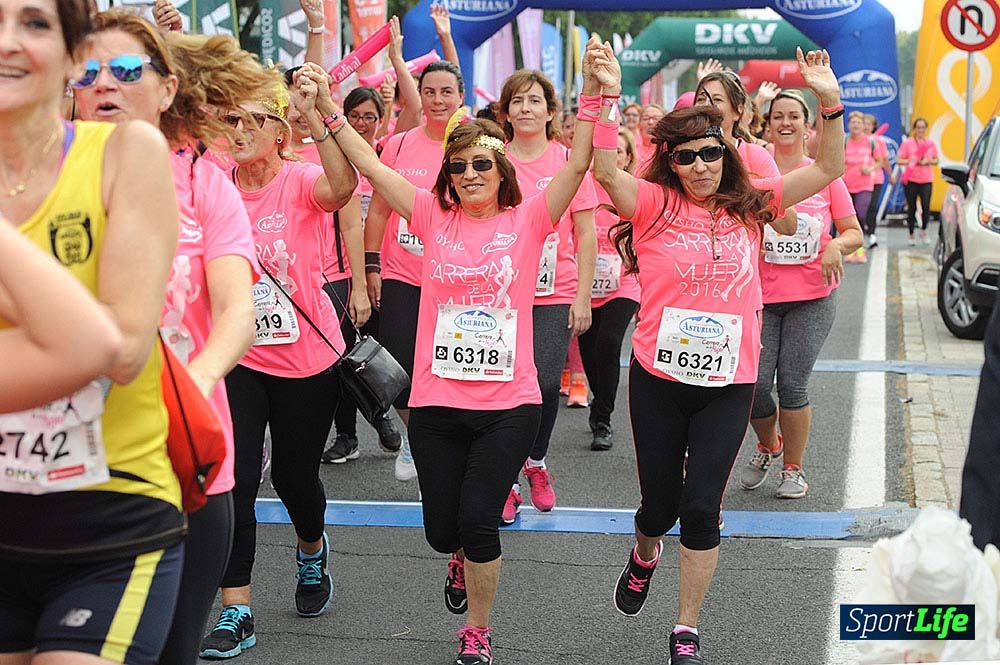 Carrera de la Mujer de Sevilla meta (arco izquierdo) desde 1h 01 hasta 1h 16