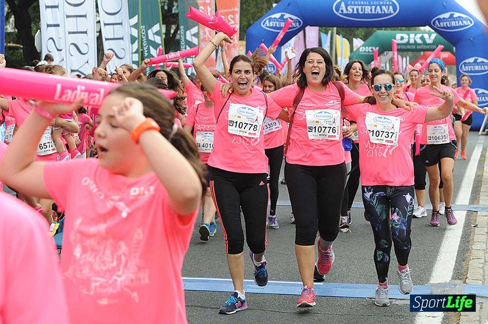 Carrera de la Mujer de Sevilla meta (arco izquierdo) desde 1h 01 hasta 1h 16