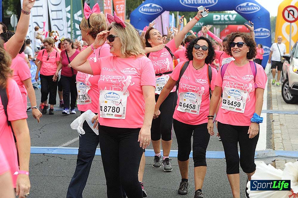 Carrera de la Mujer de Sevilla meta (arco izquierdo) desde 1h 01 hasta 1h 16