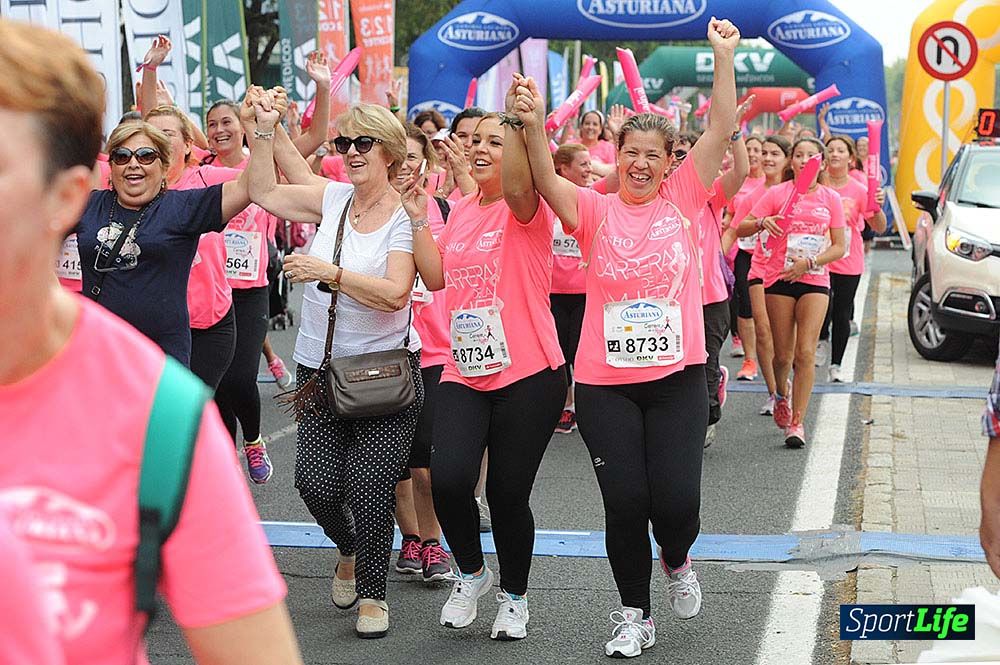 Carrera de la Mujer de Sevilla meta (arco izquierdo) desde 1h 01 hasta 1h 16
