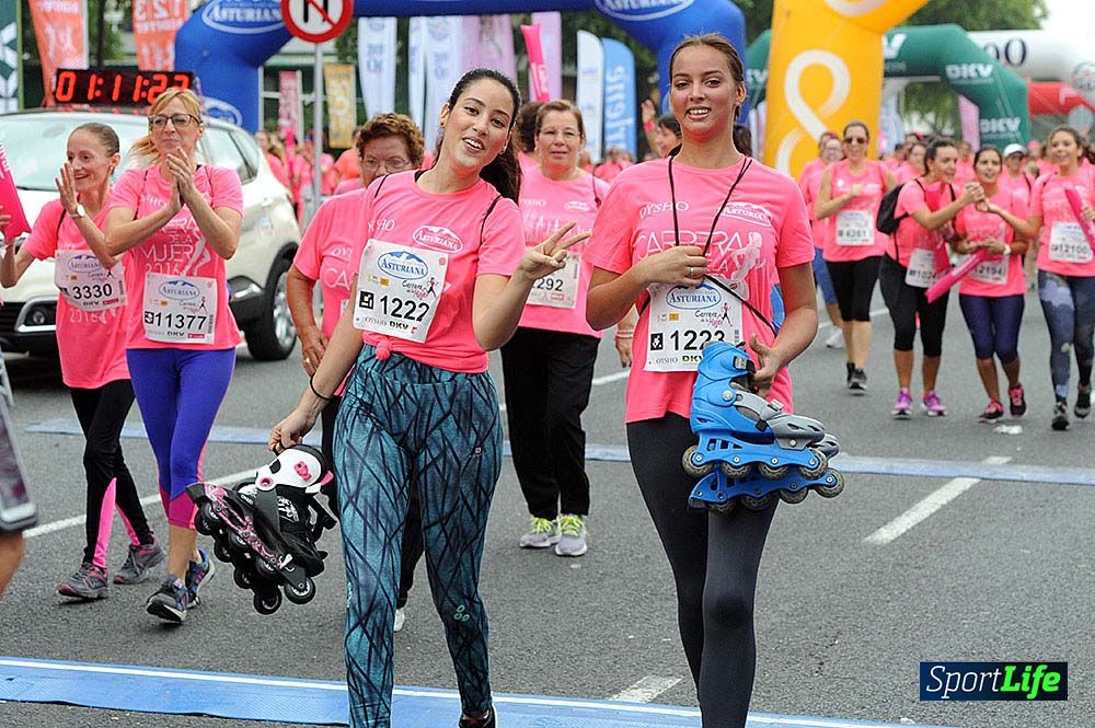 Carrera de la Mujer de Sevilla meta (arco izquierdo) desde 1h 01 hasta 1h 16