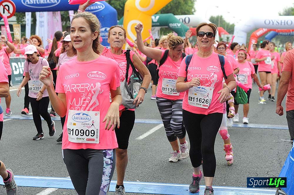 Carrera de la Mujer de Sevilla meta (arco izquierdo) desde 1h 01 hasta 1h 16