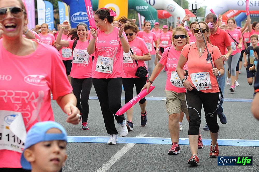 Carrera de la Mujer de Sevilla meta (arco izquierdo) desde 1h 01 hasta 1h 16