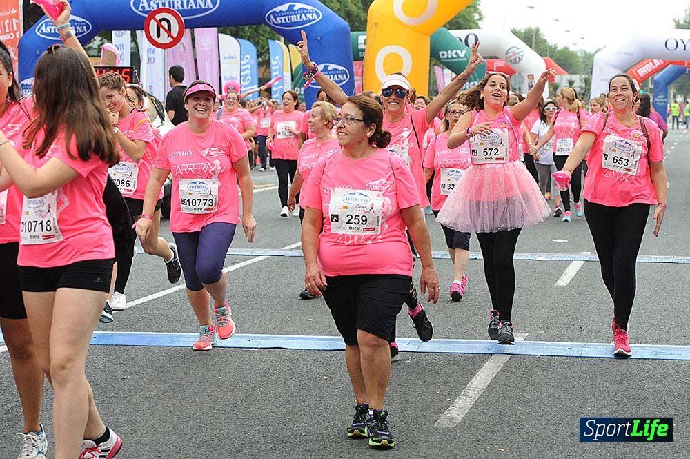 Carrera de la Mujer de Sevilla meta (arco izquierdo) desde 1h 01 hasta 1h 16
