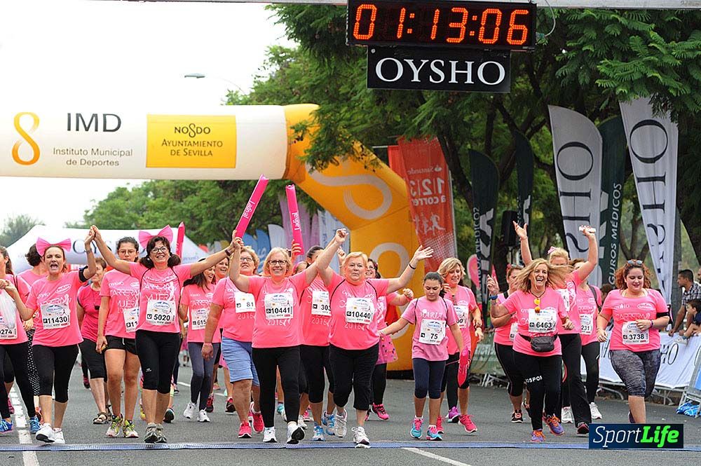 Carrera de la Mujer de Sevilla meta (arco izquierdo) desde 1h 01 hasta 1h 16