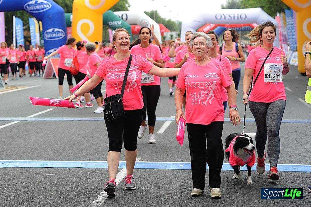 Carrera de la Mujer de Sevilla meta (arco izquierdo) desde 1h 01 hasta 1h 16