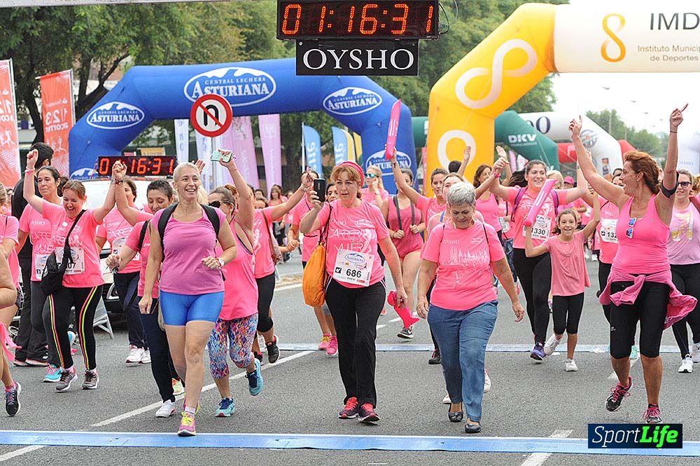 Carrera de la Mujer de Sevilla meta (arco izquierdo) desde 1h 01 hasta 1h 16