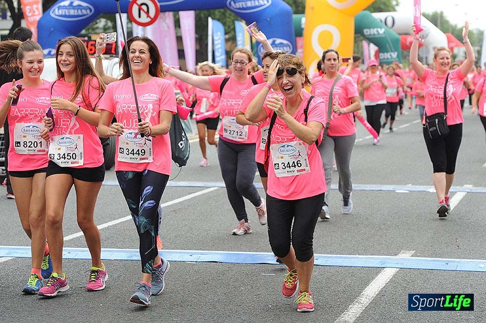 Carrera de la Mujer de Sevilla meta (arco izquierdo) desde 1h 01 hasta 1h 16