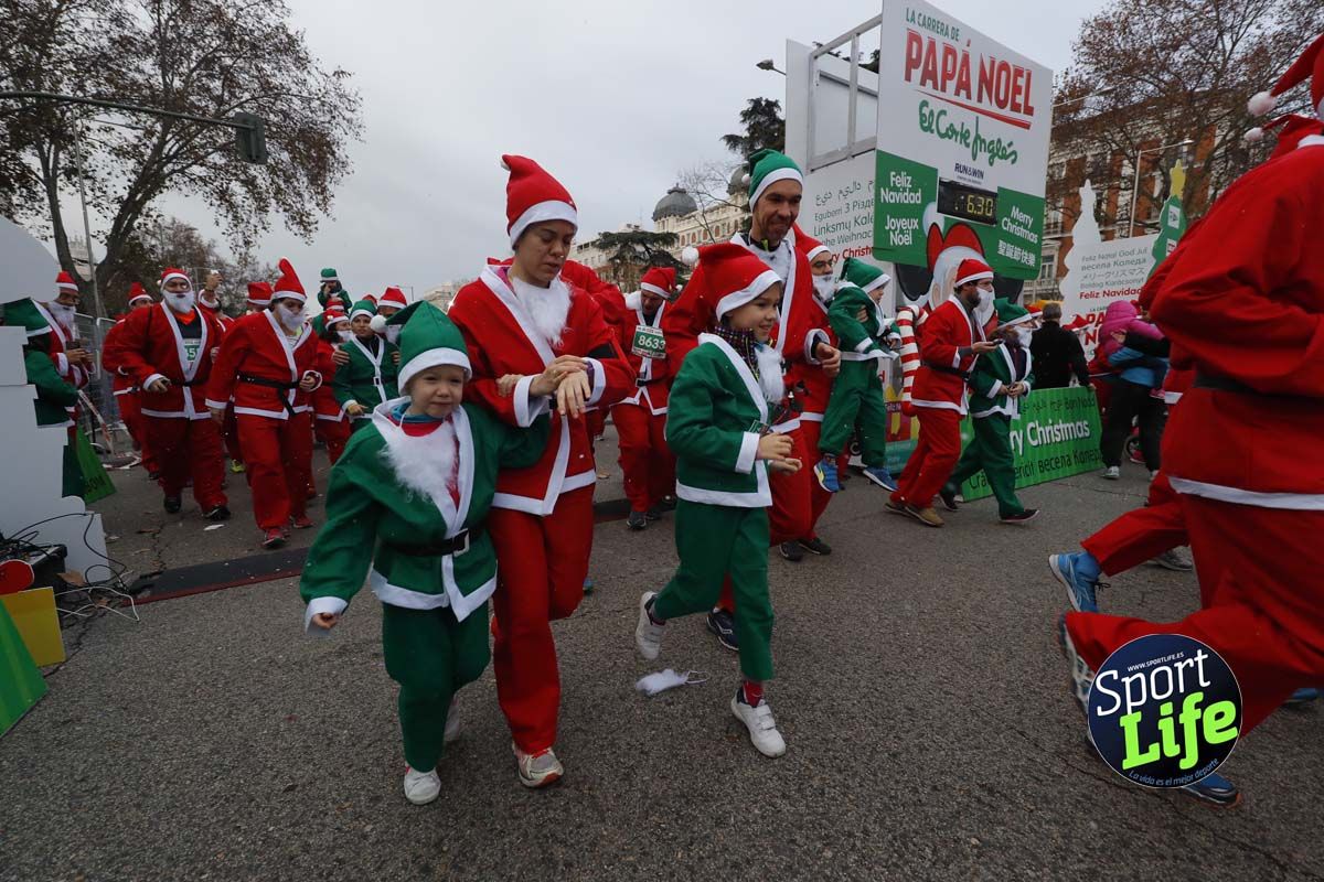 El ambiente de la Carrera de Papá Noel en Madrid