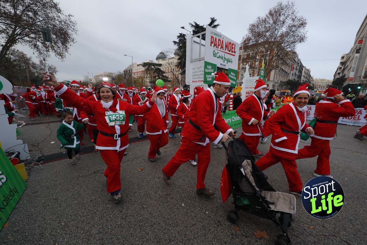 El ambiente de la Carrera de Papá Noel en Madrid