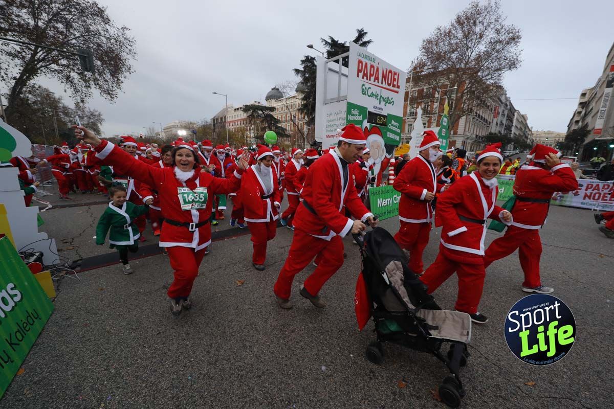 El ambiente de la Carrera de Papá Noel en Madrid