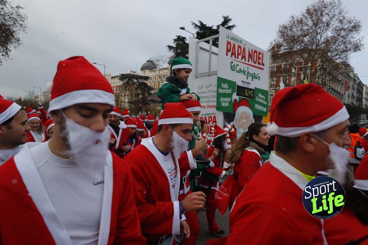 El ambiente de la Carrera de Papá Noel en Madrid