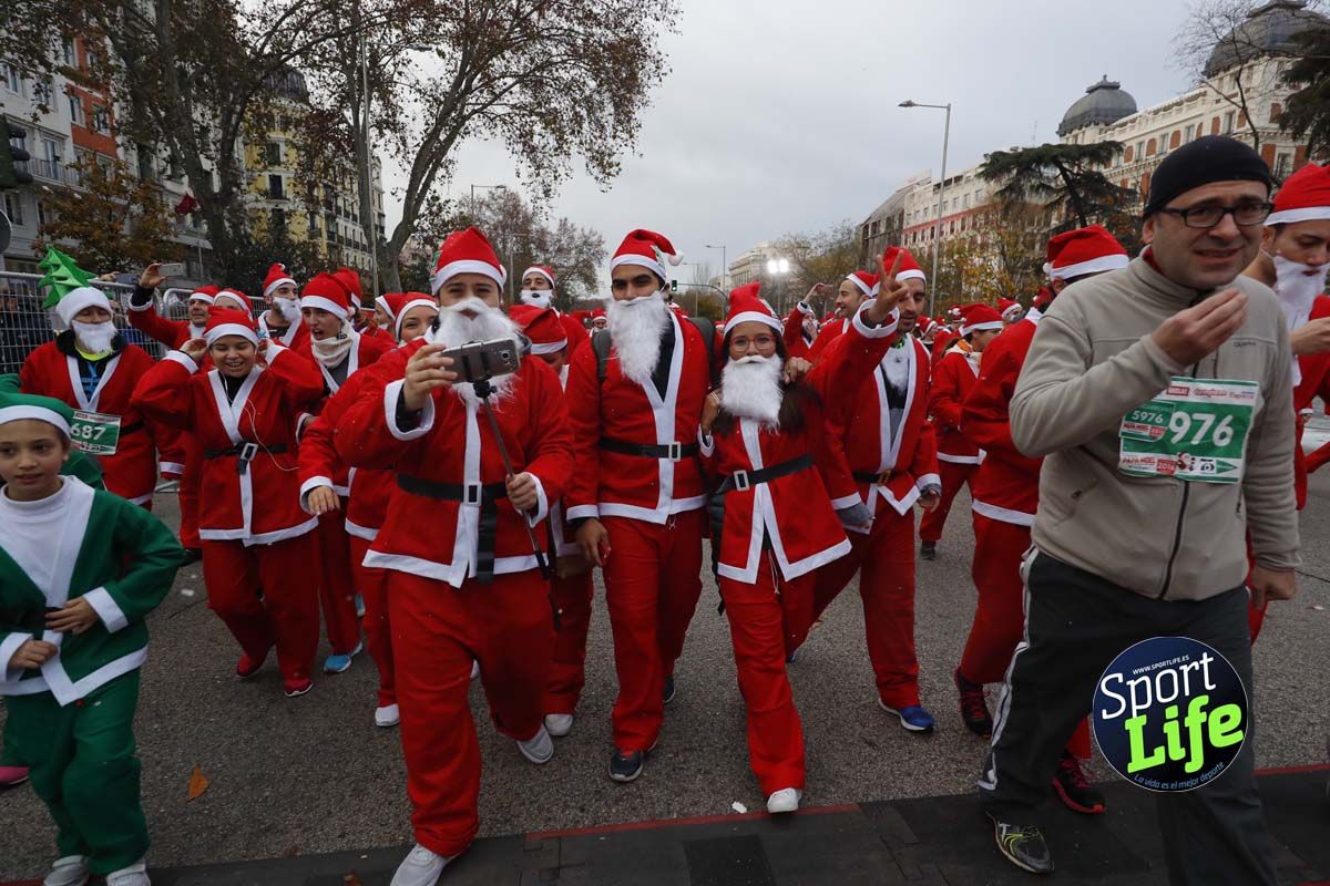 El ambiente de la Carrera de Papá Noel en Madrid