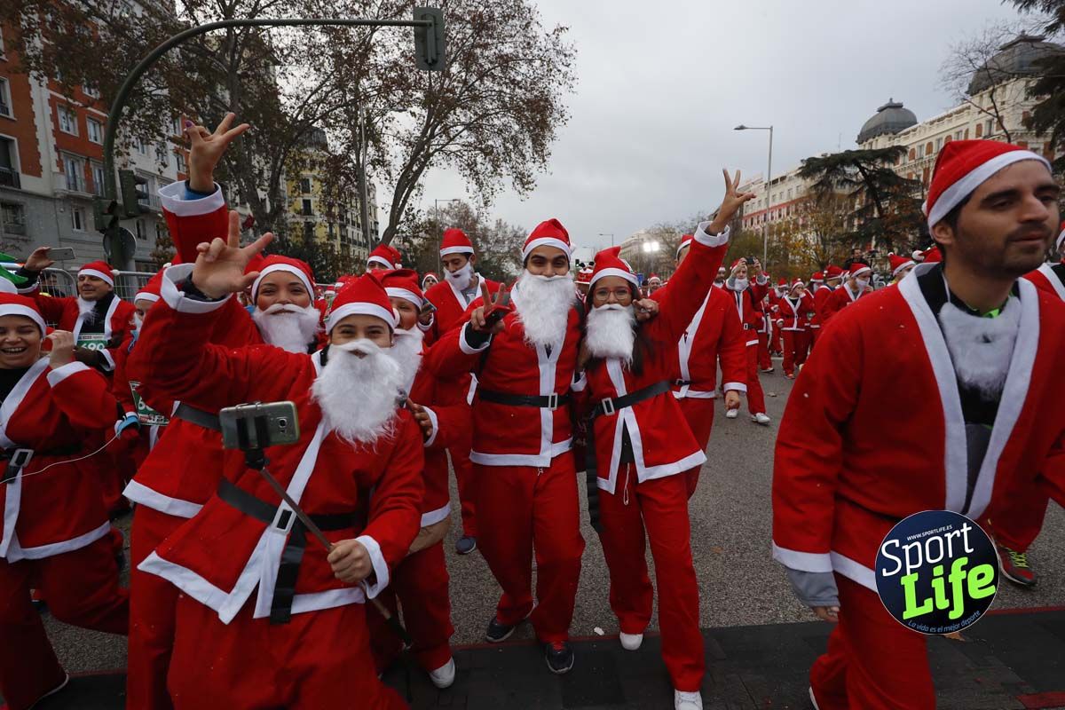 El ambiente de la Carrera de Papá Noel en Madrid