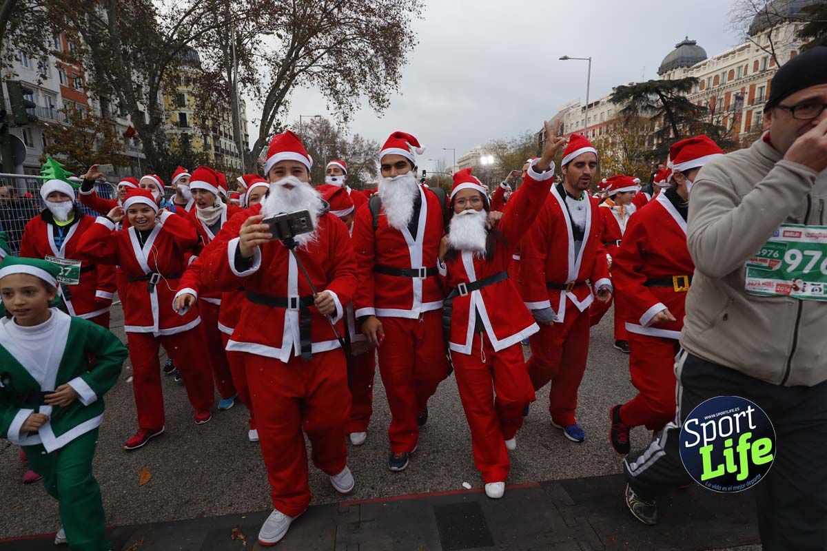El ambiente de la Carrera de Papá Noel en Madrid