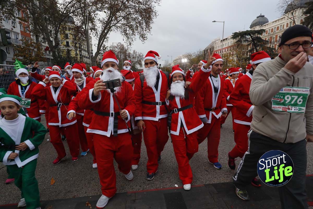 El ambiente de la Carrera de Papá Noel en Madrid