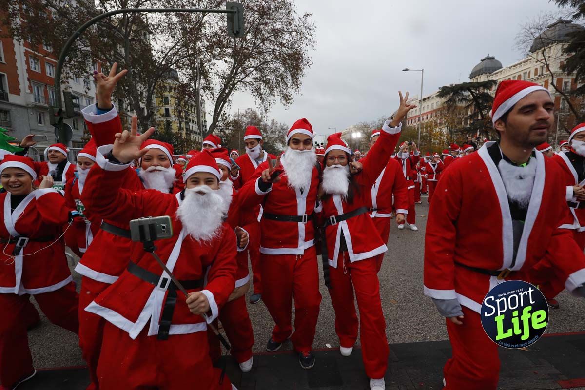 El ambiente de la Carrera de Papá Noel en Madrid